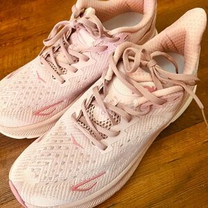 Hoka Clifton Size 8 Wide